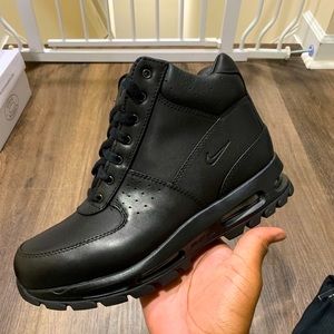 Brand New Nike Air Max Goadome Boots, Size 10